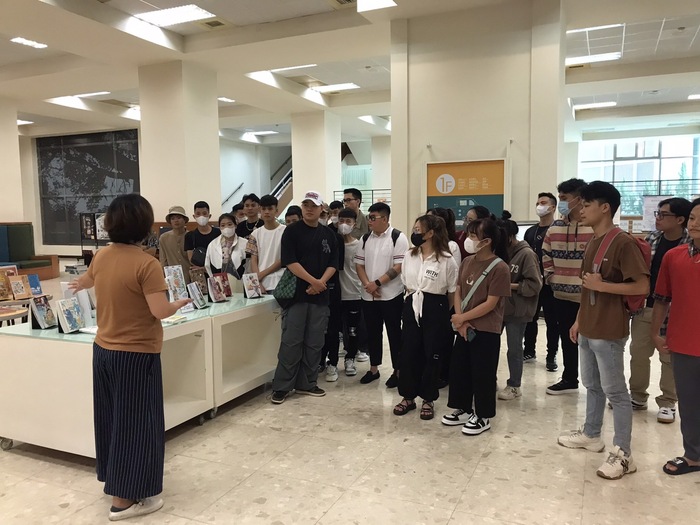 2023-11-03「International Foundation Program」Library TourImage