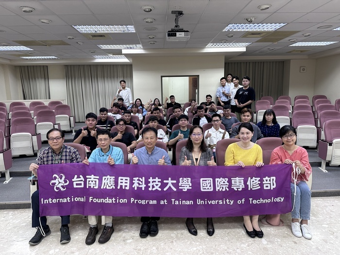 2023-11-09「國際專修部」新生定向輔導活動圖片