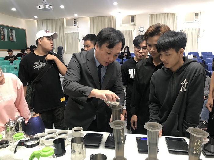 2023-11-15「國際專修部」與「餐飲系」辦理體驗課程活動圖片