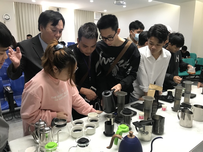 2023-11-15「國際專修部」與「餐飲系」辦理體驗課程活動圖片
